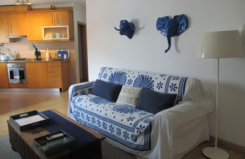 Zambujeira do Mar Wohnung | Charmant, direkt am Strand mit großem Sonnendach und Blick auf den Strand