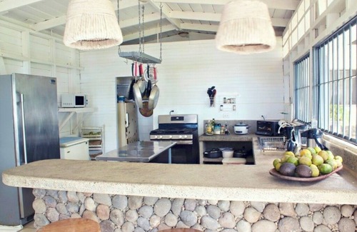 Coco Sunset Hills Haus | Charming Beachfront Family Vacation Home