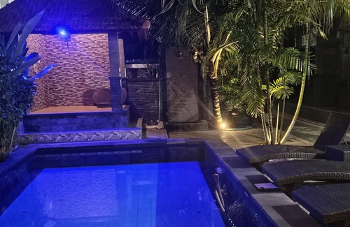 Tuban Haus | Charming bedroom with WiFi and AC in Bali