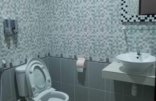 Tuban Haus | Charming bedroom with WiFi and AC in Bali