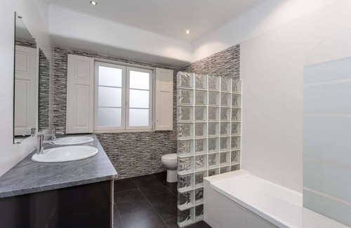 Alto do Pina Wohnung | Charming Bright Room | Shared Apartment