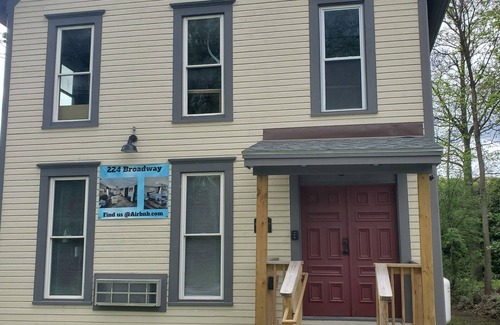 Whitehall Haus | Charming building with 1 bedroom and AC, WiFi in serene Whitehall