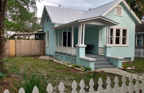 Sanford Haus | Charming bungalow in Sanford's historical district