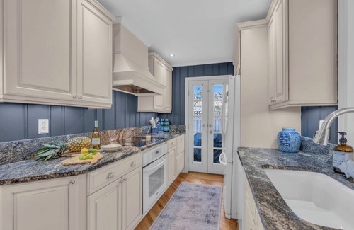 Point Pleasant Beach Hütte | Charming classic 3-bedroom cottage in Point Pleasant Beach steps to the ocean