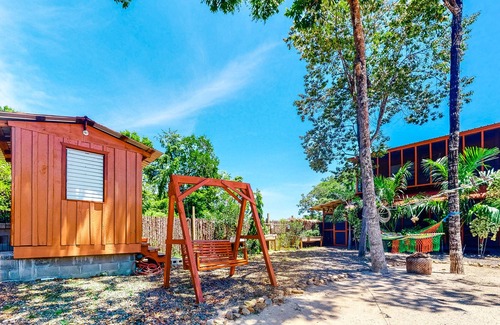 Hopkins Kabine | Charmante Cabana mit Balkon, Hängematten und gemeinsamem Grillplatz - zu Fuß zu den Strandclubs