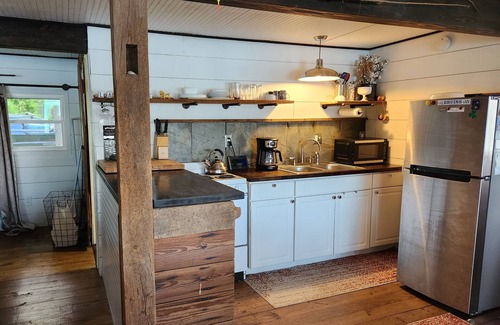 Syracuse Kabine | Leben im See wie früher. Süße Hütte an einem privaten und ruhigen See.