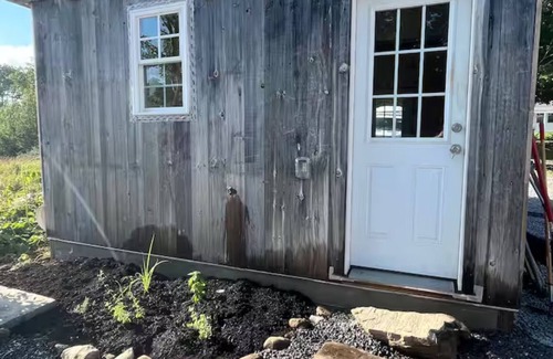 Palermo Kabine | Charming Cabin on forty acres of beautiful fields located in Mid-Coast Maine