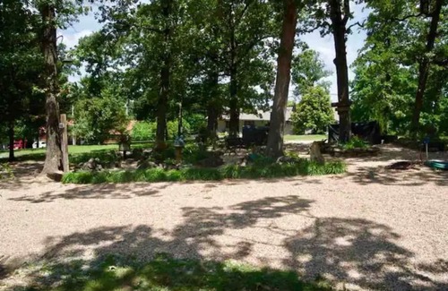 Shell Knob Kabine | Charming cabin!Perfect lake getaway for your family or fishing trip.