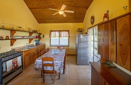 San Antonio Kabine | Charming cabin with private balcony, lush views & eco-friendly features