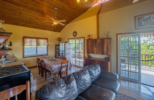 San Antonio Kabine | Charming cabin with private balcony, lush views & eco-friendly features
