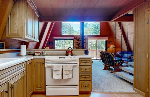 Blairsden-Graeagle Kabine | Charming Cabin with Deck and Yard Games and Mountain Views