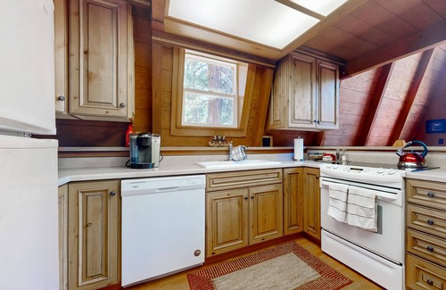 Blairsden-Graeagle Kabine | Charming Cabin with Deck and Yard Games and Mountain Views