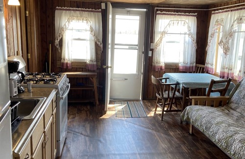 West Branch Kabine | Lkfrt Kabine schläft 4 voll ausgestattete Küche, 300 'Sandstrand, kostenlose Kajaks, Tretboote