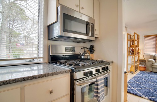 Mews Village Hütte | Charming Cape Cod Home w/ Patio, 2 Mi to Beach!