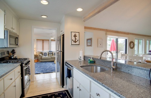 Mews Village Hütte | Charming Cape Cod Home w/ Patio, 2 Mi to Beach!