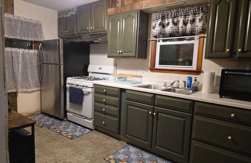 Youngstown Haus | Charming Cape Cod just minutes from YSU!