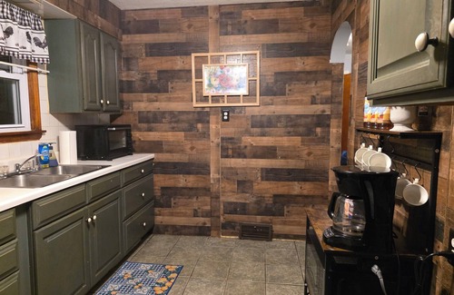 Youngstown Haus | Charming Cape Cod just minutes from YSU!