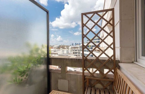 Levallois-Perret Wohnung | Charming central apartment with Balcony and City View