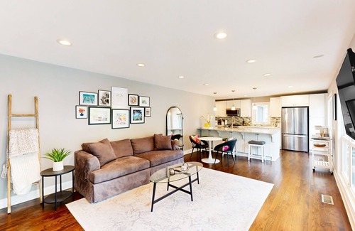 Loring Heights Haus | Charming centrally located home full of color with full kitchen, W/D, & AC