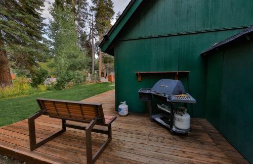 Tahoe Paradise Haus | Charming Cherokee Cabin - Secluded Stay for 6 Just 10 Minutes to Tahoe