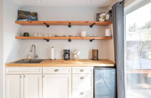 Mountain View Haus | Charming & CLEAN 4Bed Family Home w/ 2 En Suites