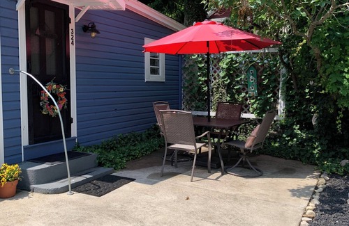 Lakeside Hütte | Charming Cottage in Lakeside close to Lake, Downtown & Central Park