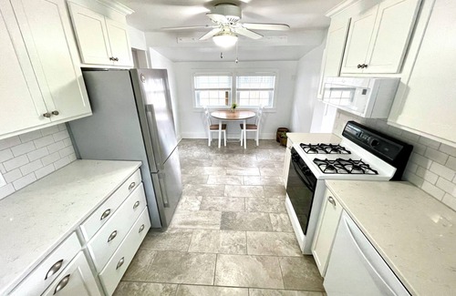 Vermilion Haus | Charming Coastal Cape Cod w/ King Bed, Bikes, & Game Room near Downtown Beach