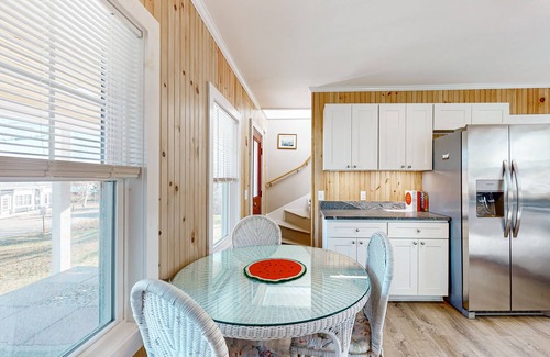 Corea Haus | Charming Coastal Home with Harbor Views and Washer/Dryer