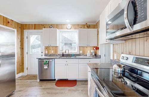 Corea Haus | Charming Coastal Home with Harbor Views and Washer/Dryer