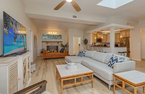 Cocoa Beach Haus | Haus am Strand, fantastisches Deck, geräumig und hell, 4 Blocks von der Innenstadt entfernt!