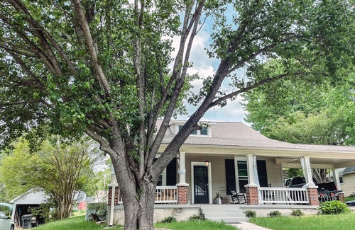 Columbia Hütte | Charming Columbia Cottage - Newly Renovated!