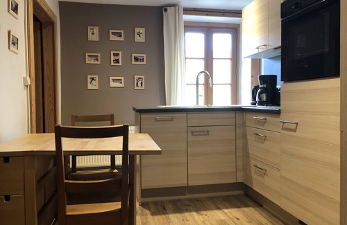 Lajoux Haus | Charmantes Ferienhaus 2 Personen
