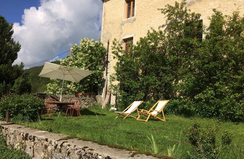 Lajoux Haus | Charmantes Ferienhaus 2 Personen
