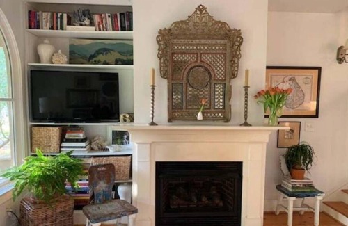 Irvington Hütte | CHARMING COTTAGE, 3 AND FULL 3, KAYAK DOCK, POOL