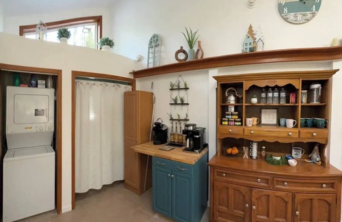 Friendship Haus | Charming cottage by Castle Rock