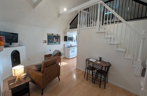 Northeast Neighbors Hütte | Charming Cottage in Central Salem