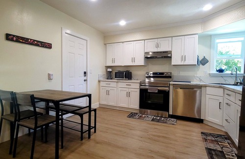 Grass Valley Hütte | Charming Cottage w/Yoga Space & Pac Man