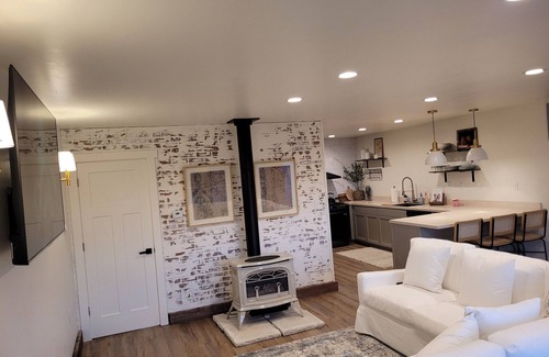 Idaho Falls Haus | Charming Cottage with Elevated Views. Amazing Sunsets