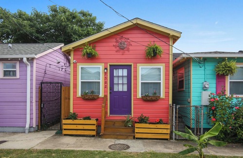 Milan Wohnung | Charming cottage with WiFi and courtyard in delightful New Orleans