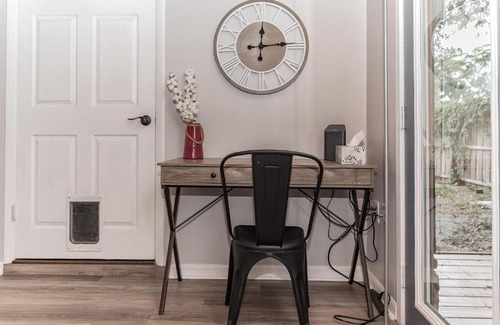 Fellowship Haus | Charming Cottage With Pool Table 15 Min From WEC