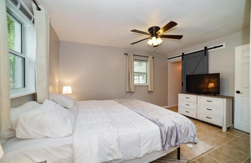 Fellowship Haus | Charming Cottage With Pool Table 15 Min From WEC