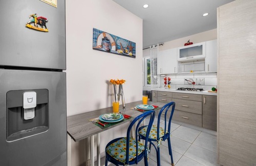 Esmeralda Wohnung | Charming & Cozy Studio with Patio ~ Near the Beach