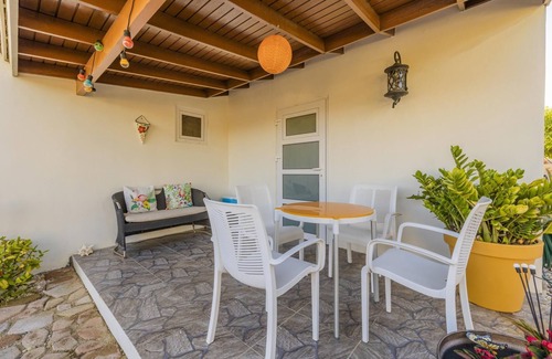 Esmeralda Wohnung | Charming & Cozy Studio with Patio ~ Near the Beach