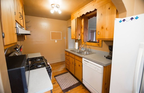 Shelby Hills Haus | Charmanter Handwerker Bungalow in E. Nash 2bed / 2bath down & 1b / 1b up mit separatem Eingang