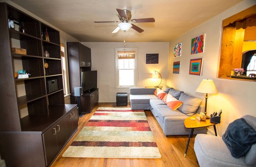 Shelby Hills Haus | Charmanter Handwerker Bungalow in E. Nash 2bed / 2bath down & 1b / 1b up mit separatem Eingang