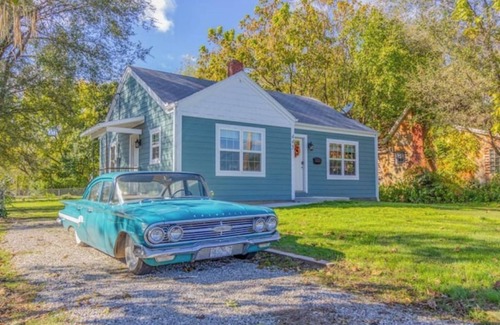 Lebanon Haus | Charming craftsman home centrally located to multiple state parks.