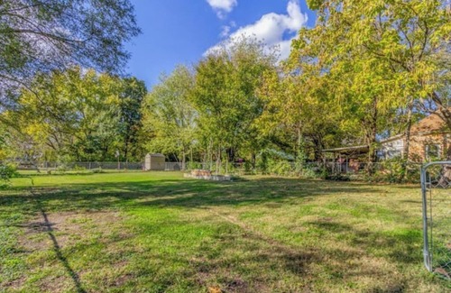 Lebanon Haus | Charming craftsman home centrally located to multiple state parks.