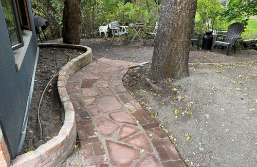 Snowbird Hütte | Charming Creekside Mountain Cottage