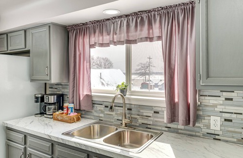 Curtis Haus | Charming Curtis House: Large Deck w/ Lake View!