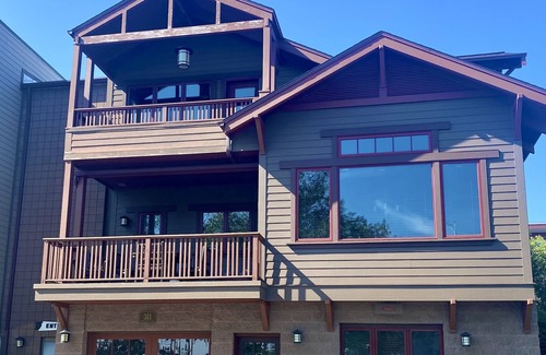 Frankfort Eigentumswohnung | Charming Downtown Frankfort Condo overlooking Betsie Bay